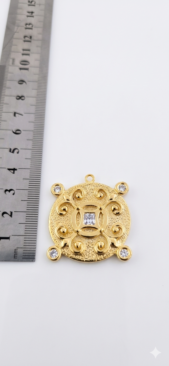 Medallón rococó y circón central