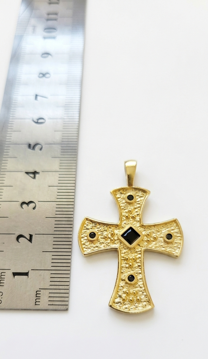 DD0Q6- Dije cruz circón negro