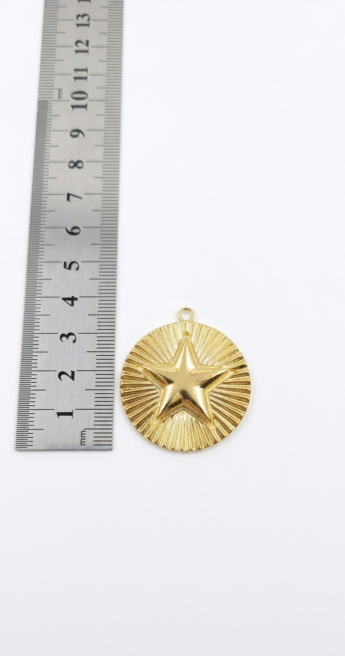 Medallón Dije estrella relieve